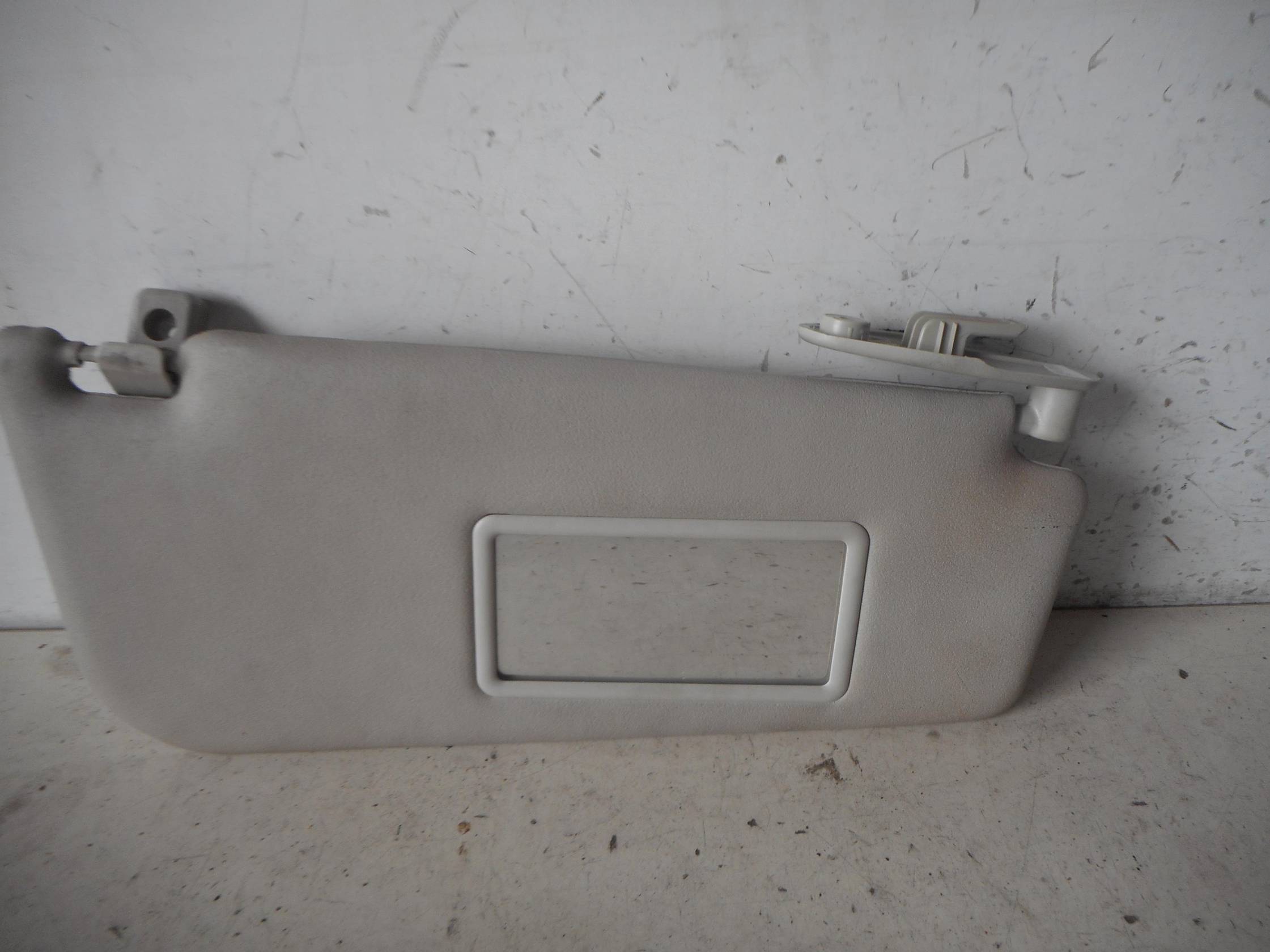 Aletta parasole parabrezza dx.